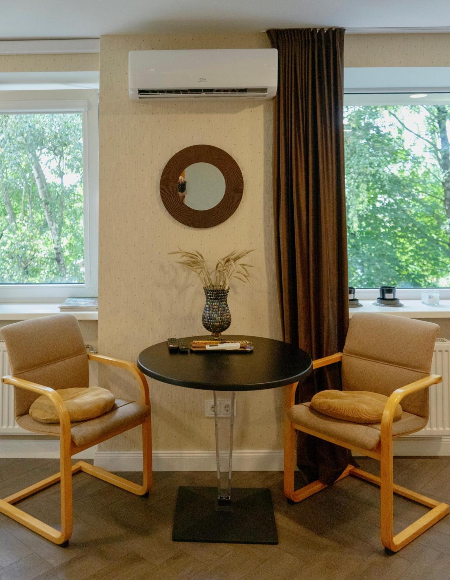 Petite City Centre Apartment Шяуляй Экстерьер фото